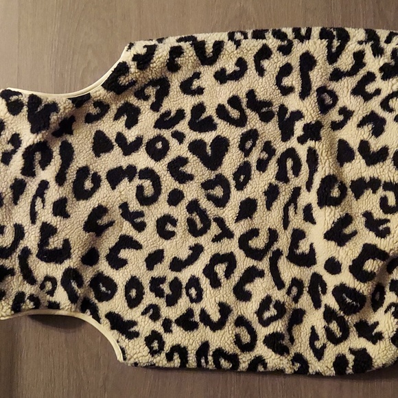 Leopard Sherpa Vest - Picture 4 of 6